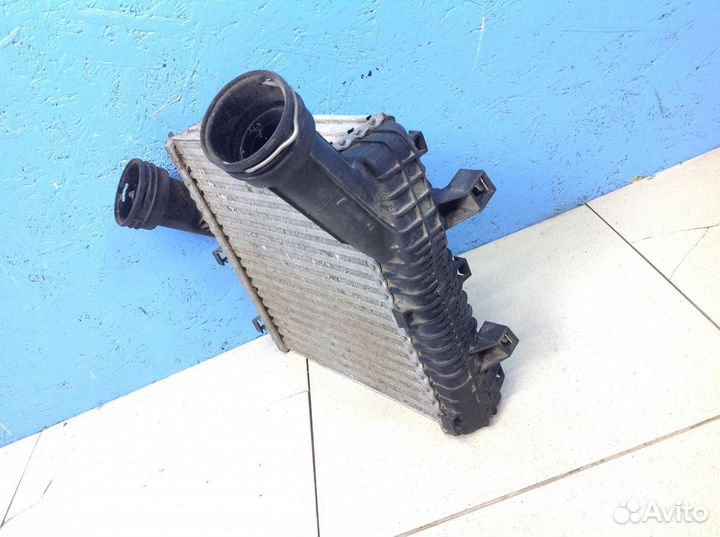 Интеркулер правый VW Touareg 10-18 7P0145804B