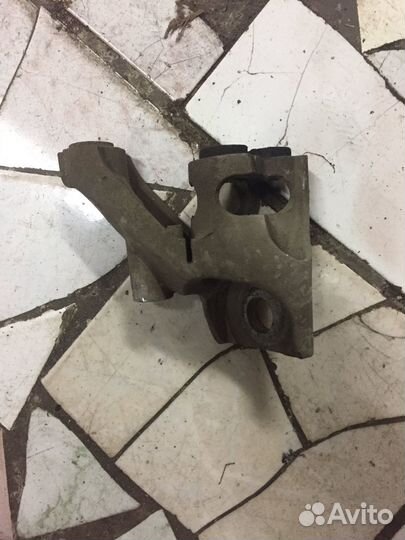 Кронштейн АКПП Audi A8 D3 4.2