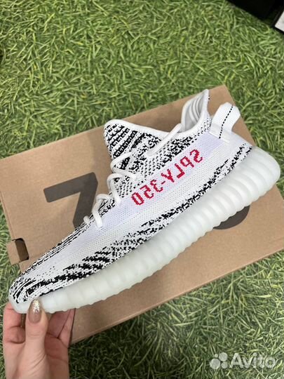 Кроссовки adidas yezzy boost zebra