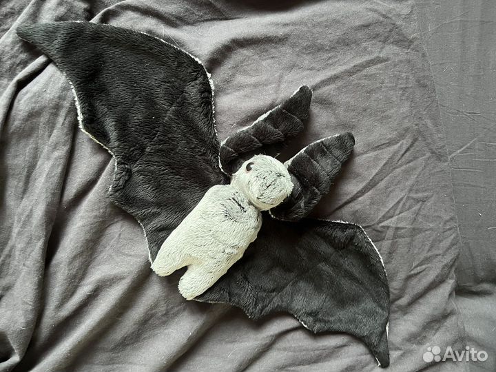 Летучая мышь игрушка