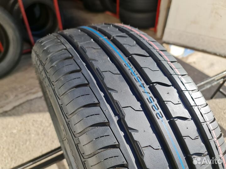 Royal Black Royal Performance 225/45 R18