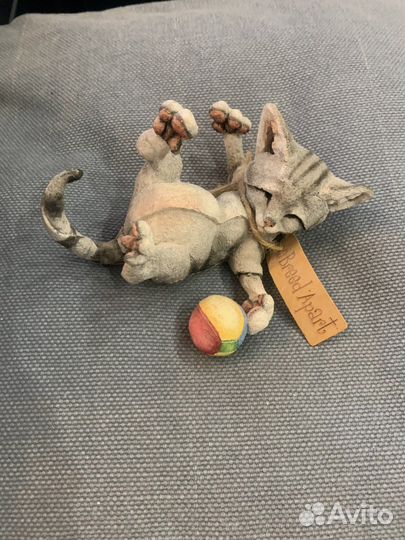 Статуэтка Котенок, играющий с мячиком