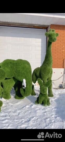 Фигура из искусственного газона