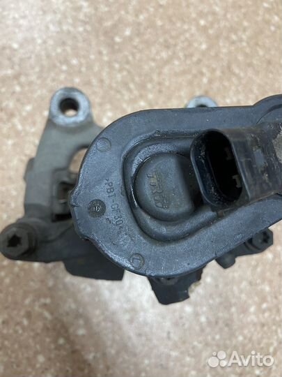 Суппорт задний левый Volkswagen Passat B7 11-15г