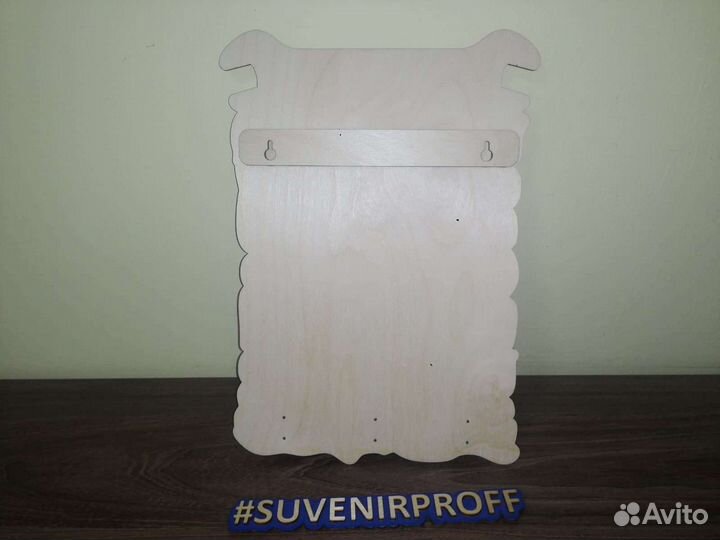 Деревянная ключница 