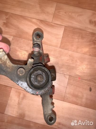 Суппорт задний правый chevrolet cruze