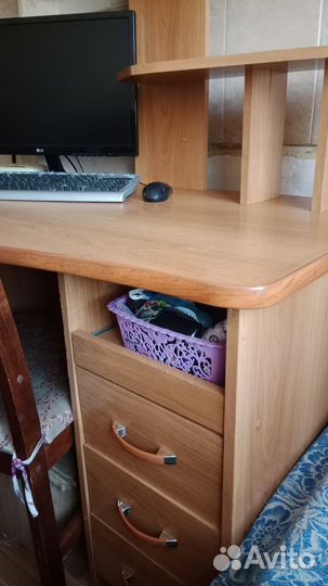 Продам компьютерный стол с ящиками