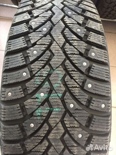 Pirelli Formula Ice 215/70 R16 100T