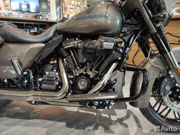 CVO Street Glide 2021 Bronze Armor