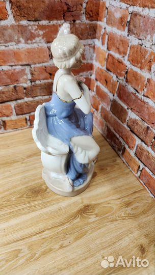 Статуэтка, фигурка фарфоровая 
