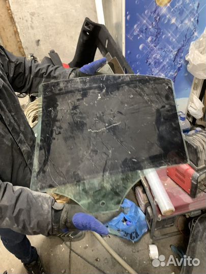 Стекло задней правой двери Мерседес w203 c200