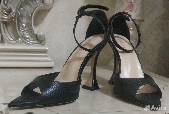 Шикарные босоножки