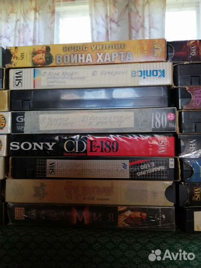 Продам видаки и кассеты из 90-ых