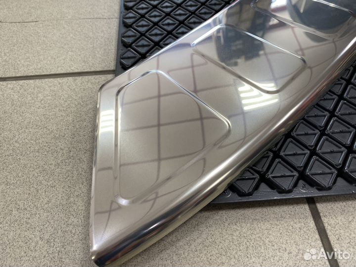 Глянцевая накладка на бампер SpaceTourer 2017- L3