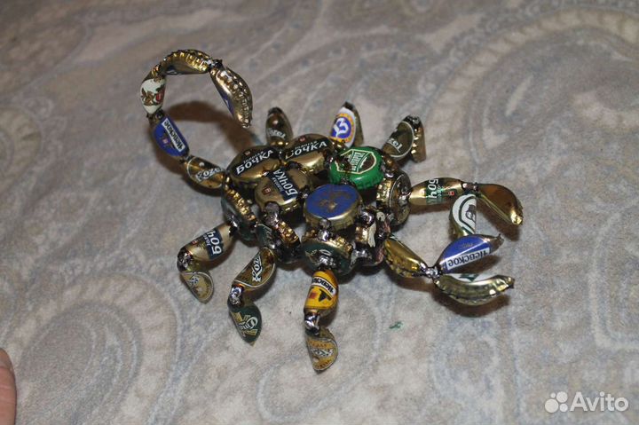 Скорпион из пробок