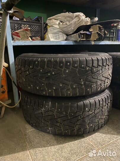 Pirelli Ice Zero 215/60 R16