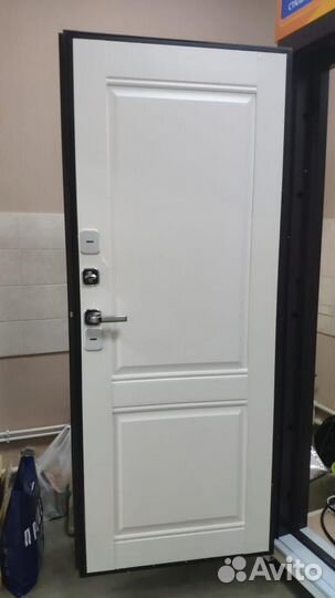 Дверь входная уличная с терморазрывом
