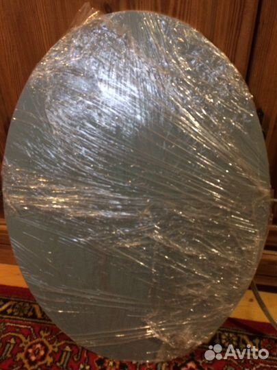 Зеркало овальное в металлической оправе