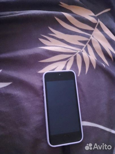 Телефон iPhone SE