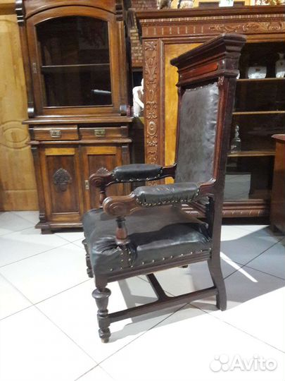 Кресло старинное антикварное красное дерево