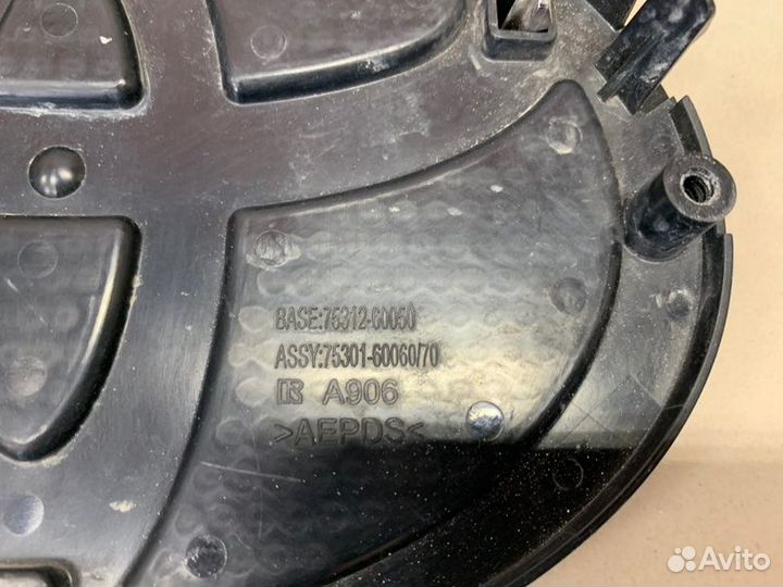 Эмблема Toyota Land Cruiser Prado 150 2017