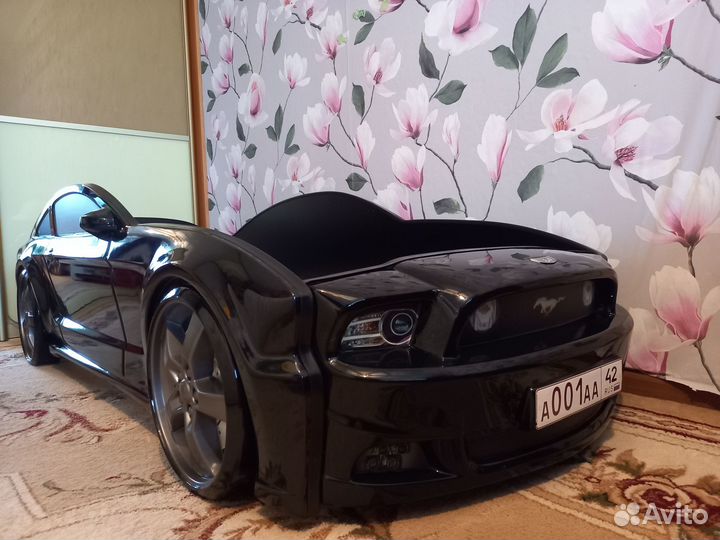 Продам детскую кровать машину с матрасом Аскона