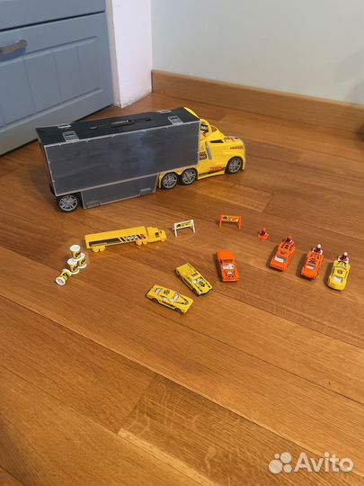 Набор машинок