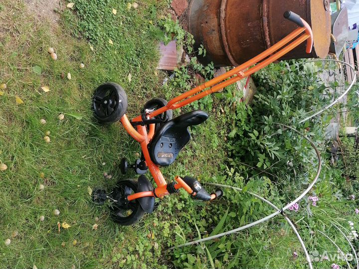 Трехколесный велосипед с ручкой