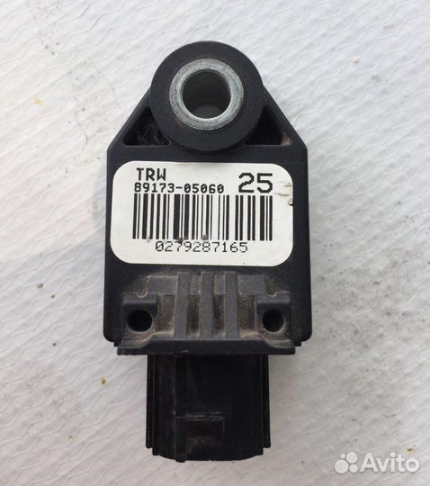 Датчик удара Тойота Авенсис 3(Т270) передний