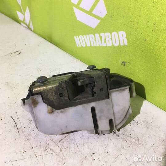 Замок двери передней левой Фольксваген Гольф 3 В