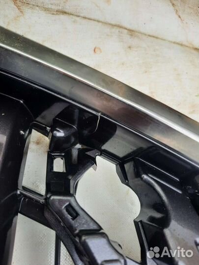 Решетка радиатора Lexus NX200