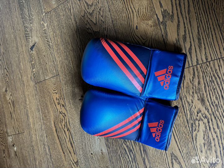 Боксерские перчатки adidas