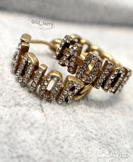 Стильные серьги dior