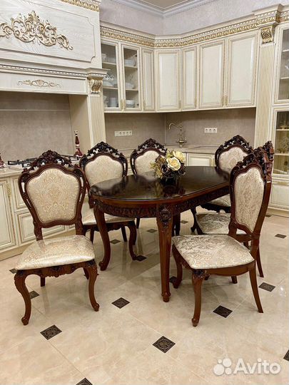 Стол и стулья