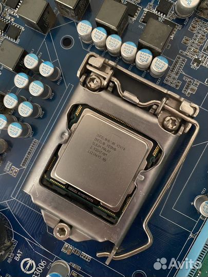 Материнская плата с процессором и памятью