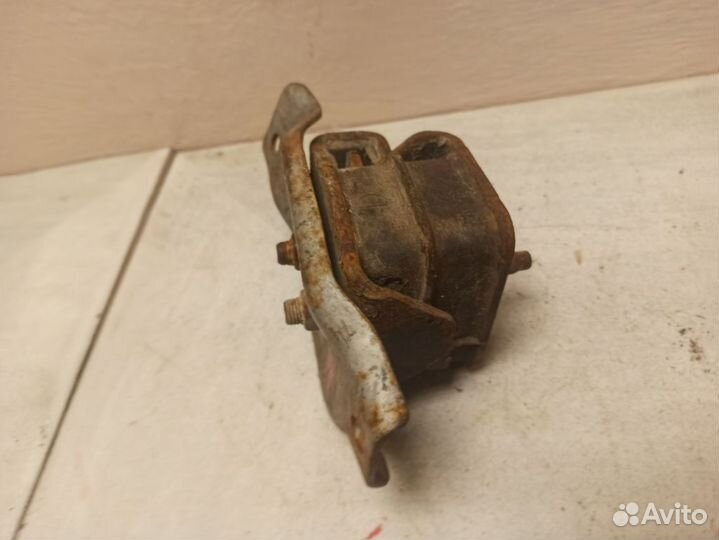 Подушка двигателя Субару