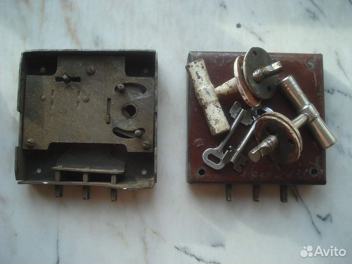 Замки сувальные для сейфов производства СССР с клю