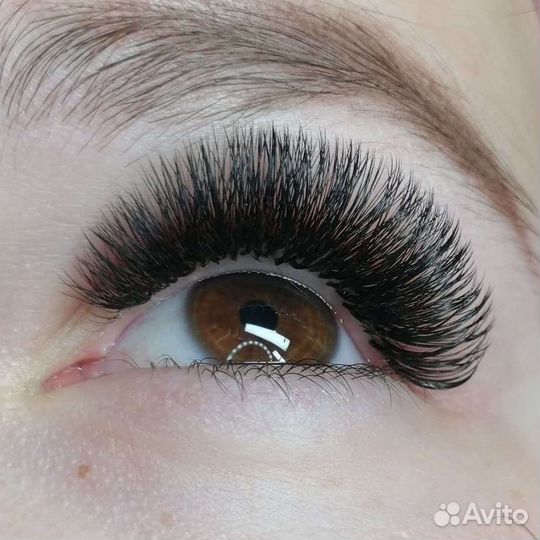 Наращивание ресниц, оформление бровей