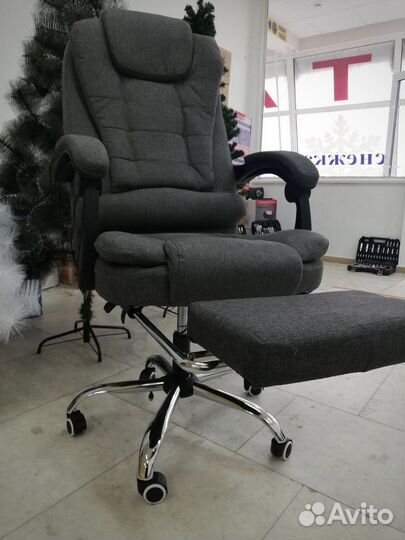 Офисное кресло с подножкой из ткани