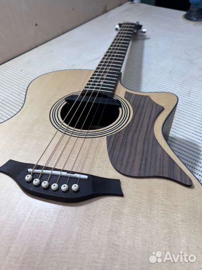 Акустическая гитара