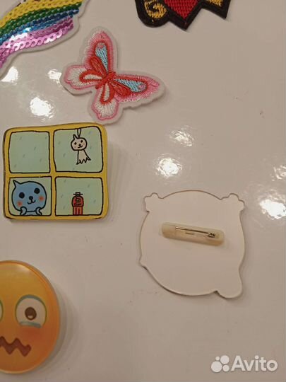 Нашивки и значки