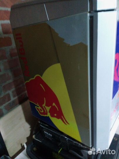 Продам холодильник барный red bull