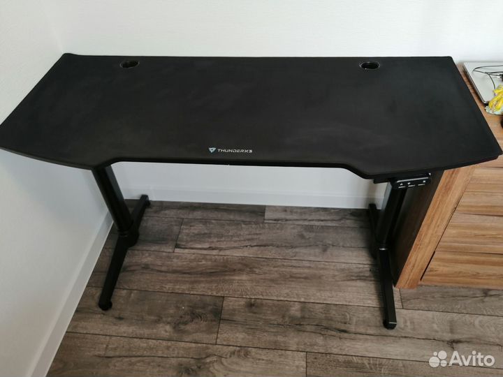 Стол компьютерный ThunderX3 ED7
