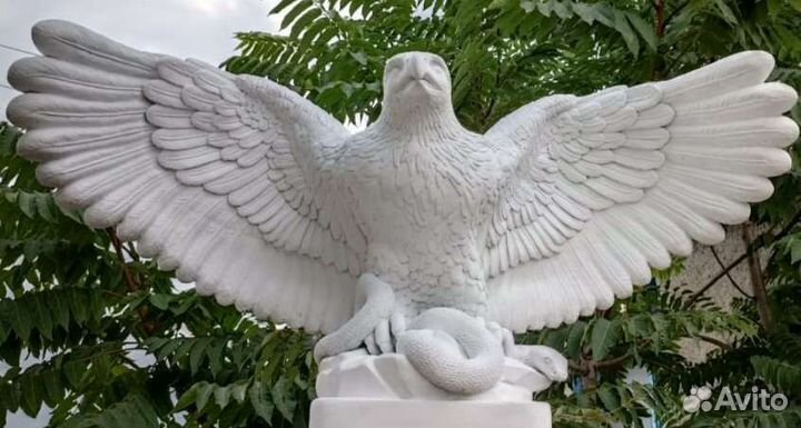 Орёл из бетона