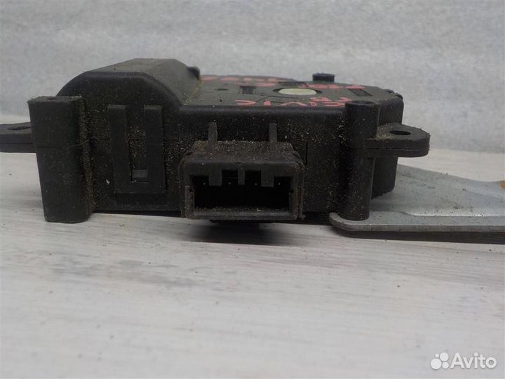 Моторчик заслонки печки Honda Civic 4D viii 2006