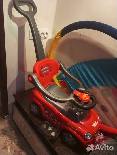 Детская машинка каталка с ручкой