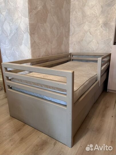 Кровать детская с матрасом