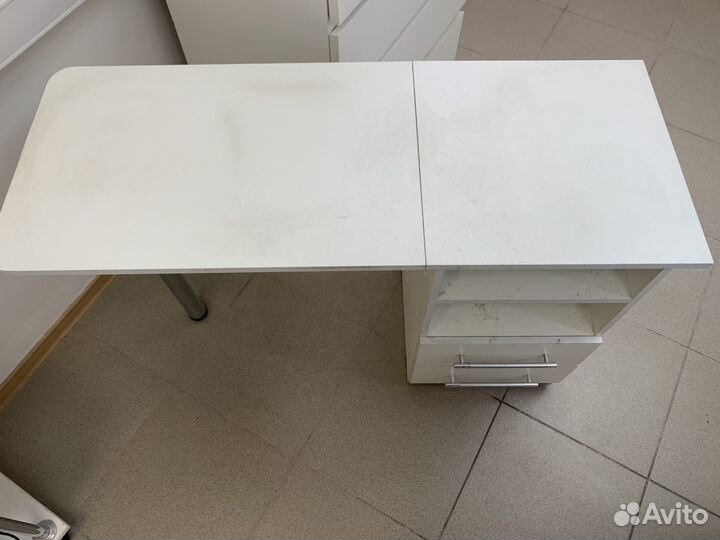 Маникюрный стол складной