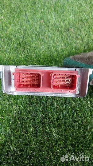 Блок управления подушками безопасности Tesla