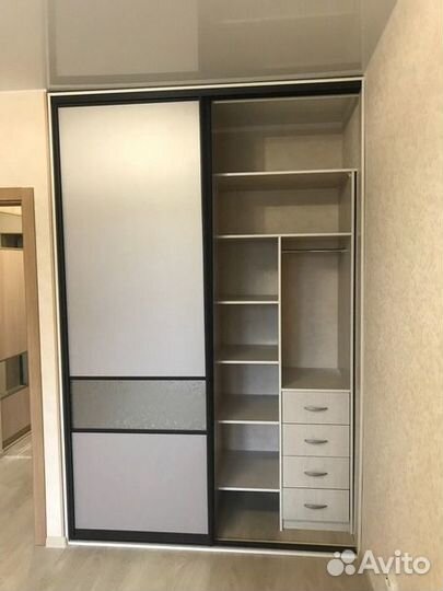 Книжный шкаф